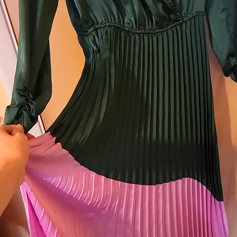 Midi dress,beautiful combination colors,green and lavender size 6 - Picture 2 of 3